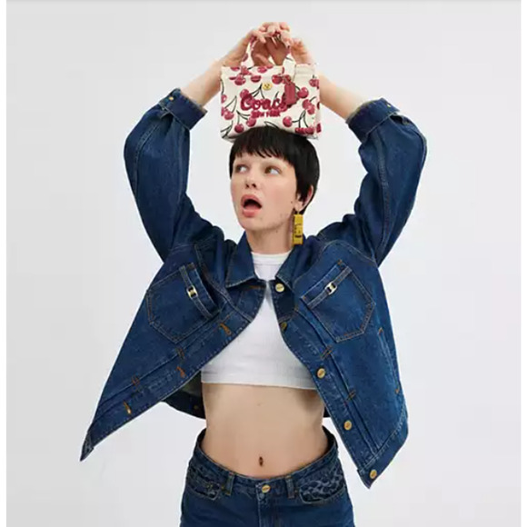 COACH Cargo Tote Bag 20 Crossbody With Cherry Print In Canvas/Chalk Multi CZ104 - Picture 6 of 10